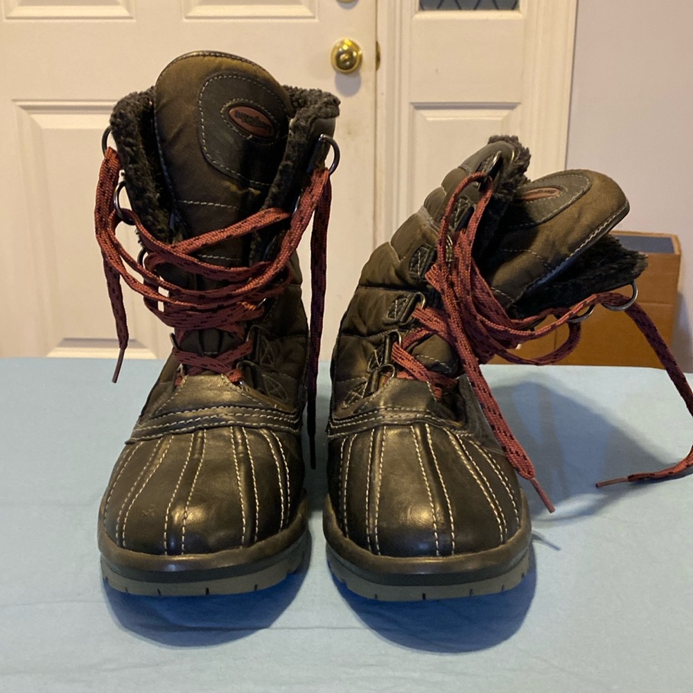 Aquatherm Boots, Women’s 10, pre-owned pet friendly home.